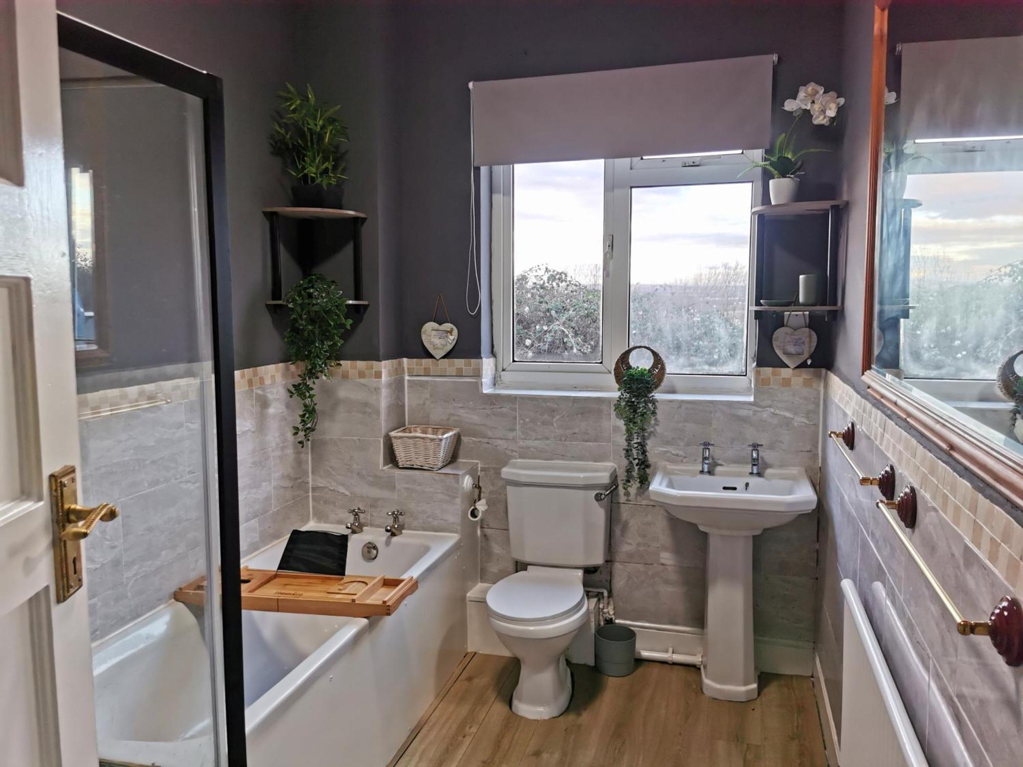 4 Bedroom Country *